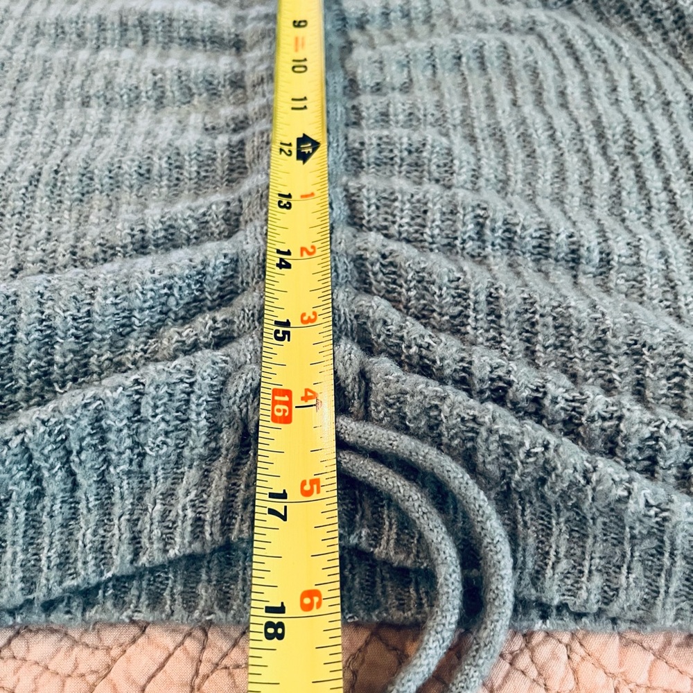 Cropped Sweater - Picture 4 of 9